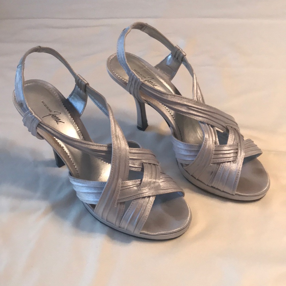 SILVER HEELS Jacqueline ferrar